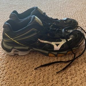 ✨WOMENS MIZUNO VOLLEYBALL SHOES✨